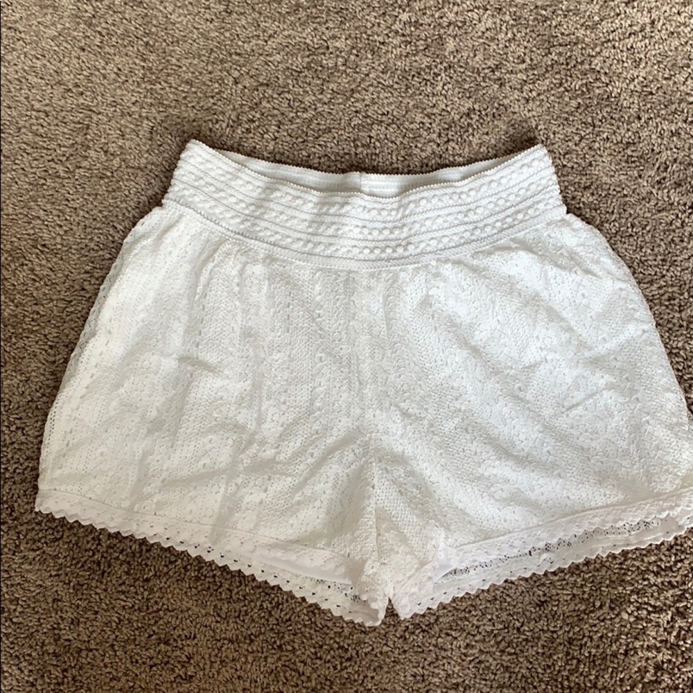 Maurices white lace loose shorts w elastic waist